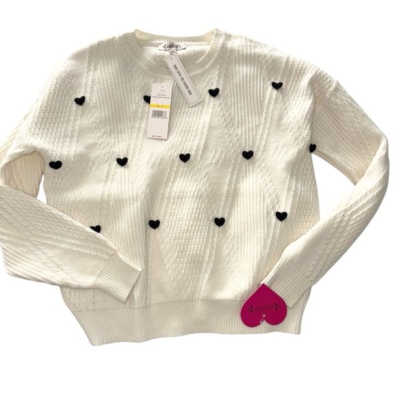 Nannette Sweaters - NWT Nannette White and Black Crew Neck Sweater with Heart Accents Sz M